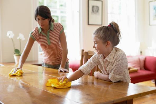 Kinh nghiệm bảo quản bàn ăn chung cư gỗ mãi bền đẹp với thời gian