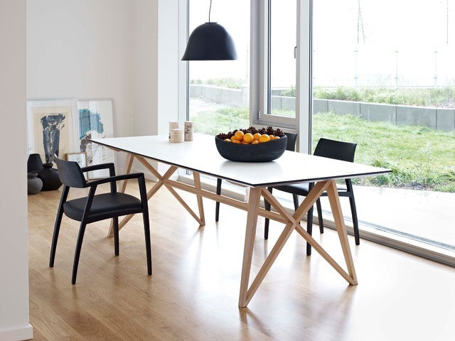 Mách nhỏ 4 lưu ý chọn bàn ăn cho các cặp vợ chồng trẻ