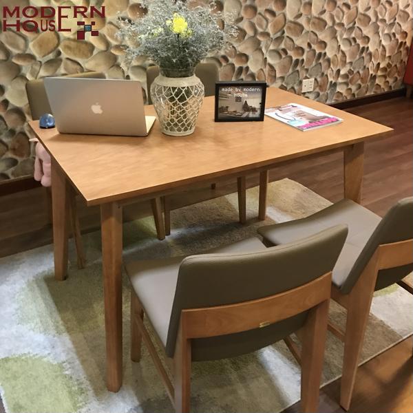 Nhà nhỏ nên chọn những mẫu bàn ăn gọn gàng